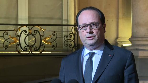 El presidente francés, François Hollande, comparece ante los medios tras el atentando en Francia