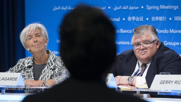 El gobernador del Banco de México, Agustín Cartens, junto a Christine Lagarde, del FMI