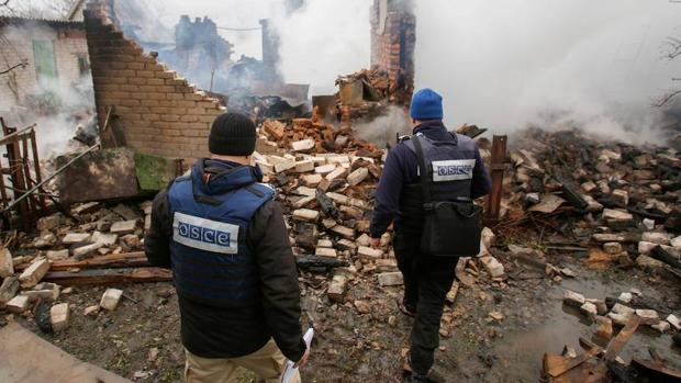 Dos observadores de la OSCE en Ucrania el pasado febrero