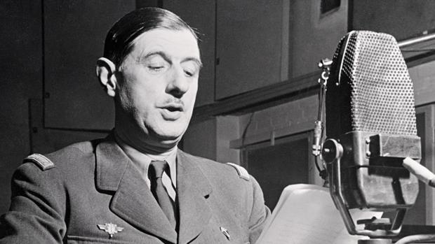 Macron ha dicho que quiere gobernar como el general De Gaulle, en la imagen hablando en la BBC en 1941