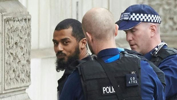 El hombre detenido cerca del Parlamento de Londres