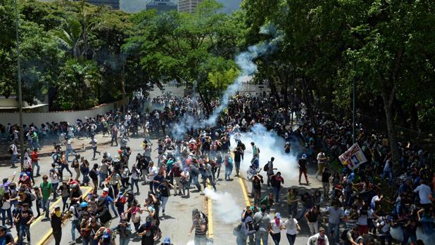 Capriles denuncia la detención de 85 militares por su «descontento» con la represión a la oposición