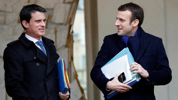 Manuel Valls, junto a Macron en marzo de 2016, cuando ambos formaban parte del gobierno de Hollande