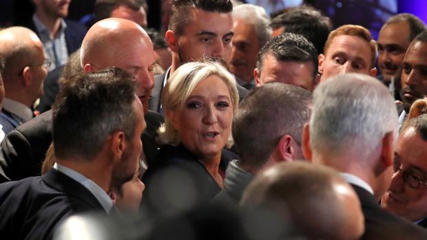 Le Pen, en la sede del Frente Nacional en la noche electoral