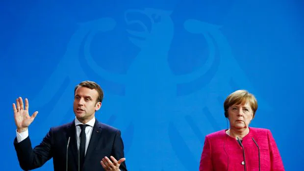Macron y Merkel durante la rueda de prensa en Berlín