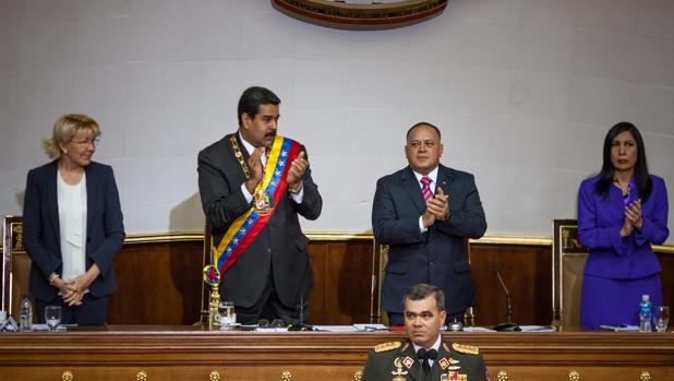Maduro, Diosdado Cabello y Luisa Ortega Díaz (de azul), en un reciente acto oficial en Caracas