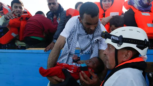 Rescate de una patera de inmigrantes libios el pasado mes de abril