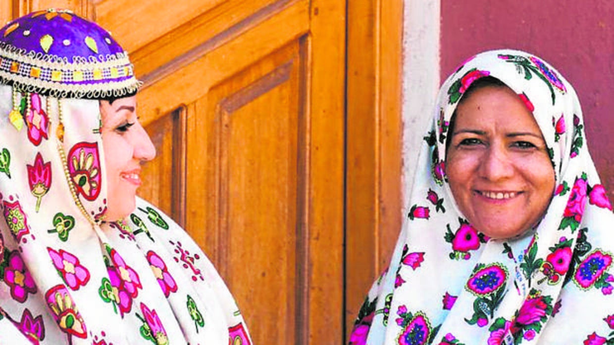 Las mujeres de la villa de Abyaneh, una de las más antiguas del país, son famosas por llevar coloridos velos