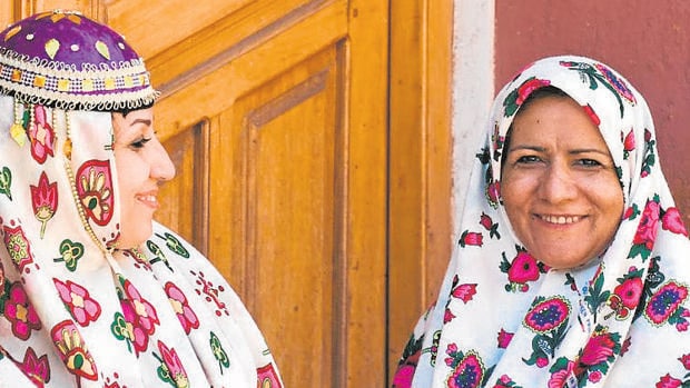 Las mujeres de la villa de Abyaneh, una de las más antiguas del país, son famosas por llevar coloridos velos