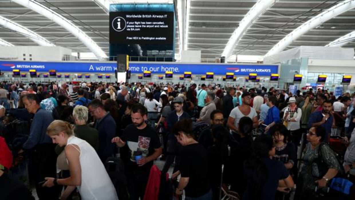 Viajeros afectados por las cancelaciones de British Airways
