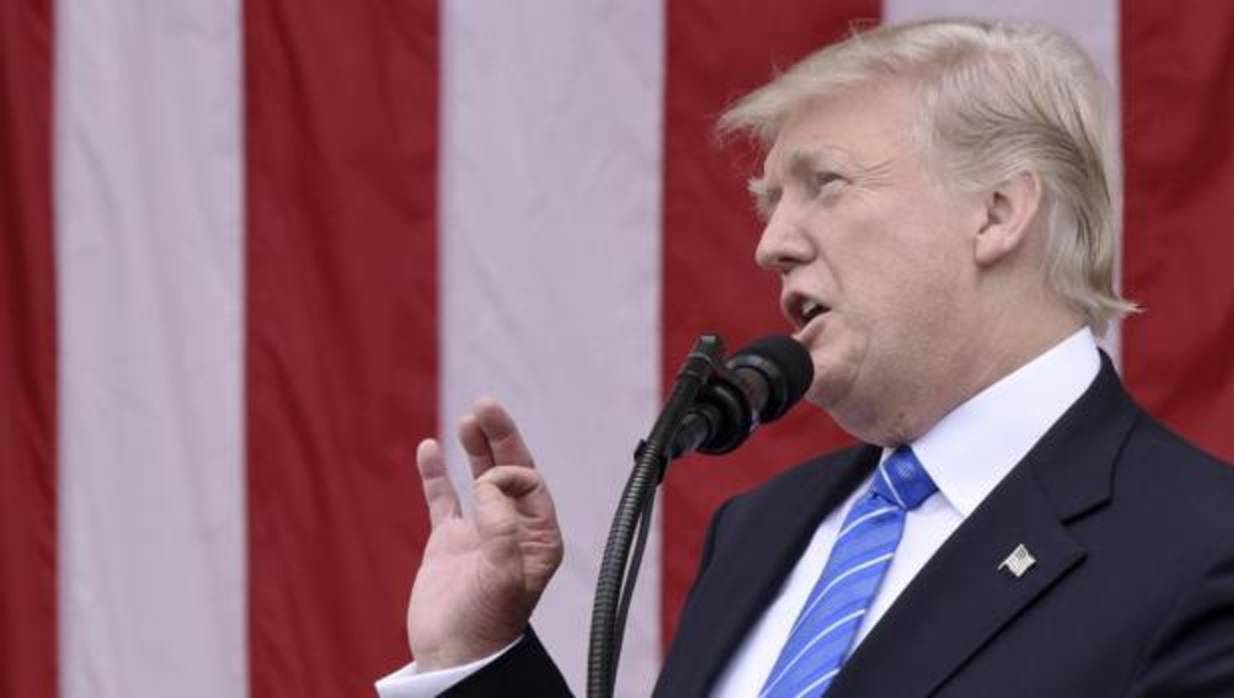 Donald Trump, durante la ceremonia del Día de los Caídos, en el cementerio nacional de Arlington, este lunes