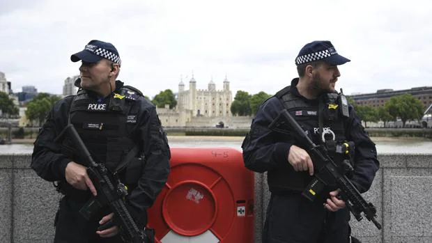 Agentes de la Policía británica han tomado las calles para evitar nuevos atentados