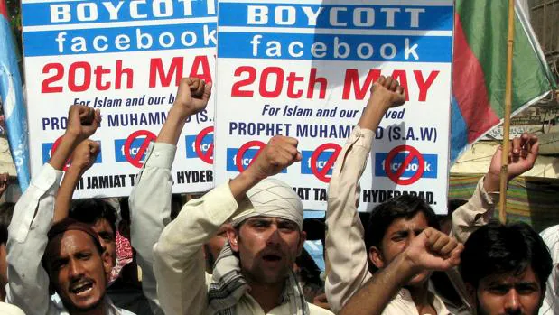 Protesta contra Facebook en Pakistán en 2010 por un concurso de caricaturas de Mahoma en la red social