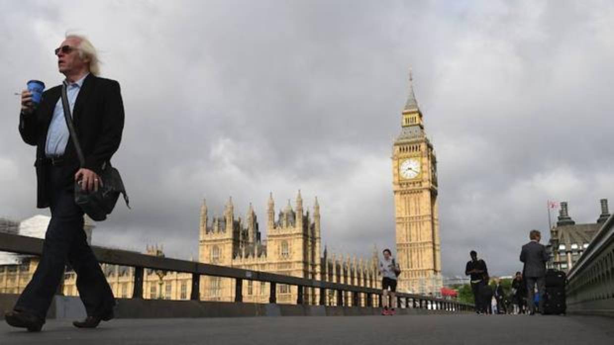 El hombre detenido por los agentes británicos en los alrededores del Parlamento