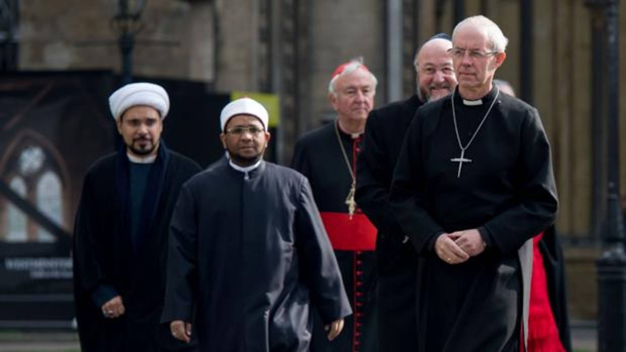 En primer plano, el arzobispo de Canterbury, Justin Welby