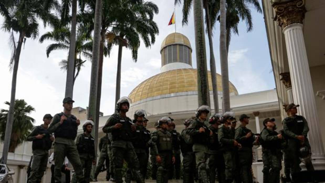 Exterior de la Asamble a Nacional, que ha suspendido la sesión de este martes