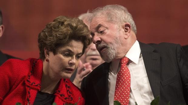 Dilma Rousseff junto a Lula da Silva, su predecesor y padrino político