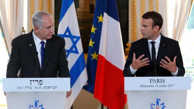 El primer ministro israelí, Benjamin Netanyahu y el presidente francés, Emmanuel Macron, durante la rueda de prensa en el Elíseo