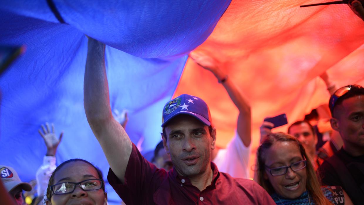 Capriles insta a la población a «protestar de forma cívica» junto a instituciones estatales venezolanas