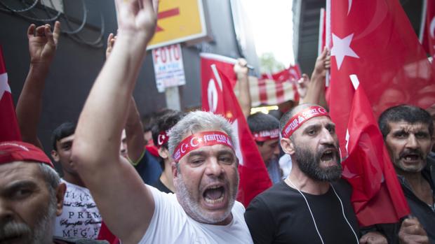 Manifestantes turcos protestan contra el PKK