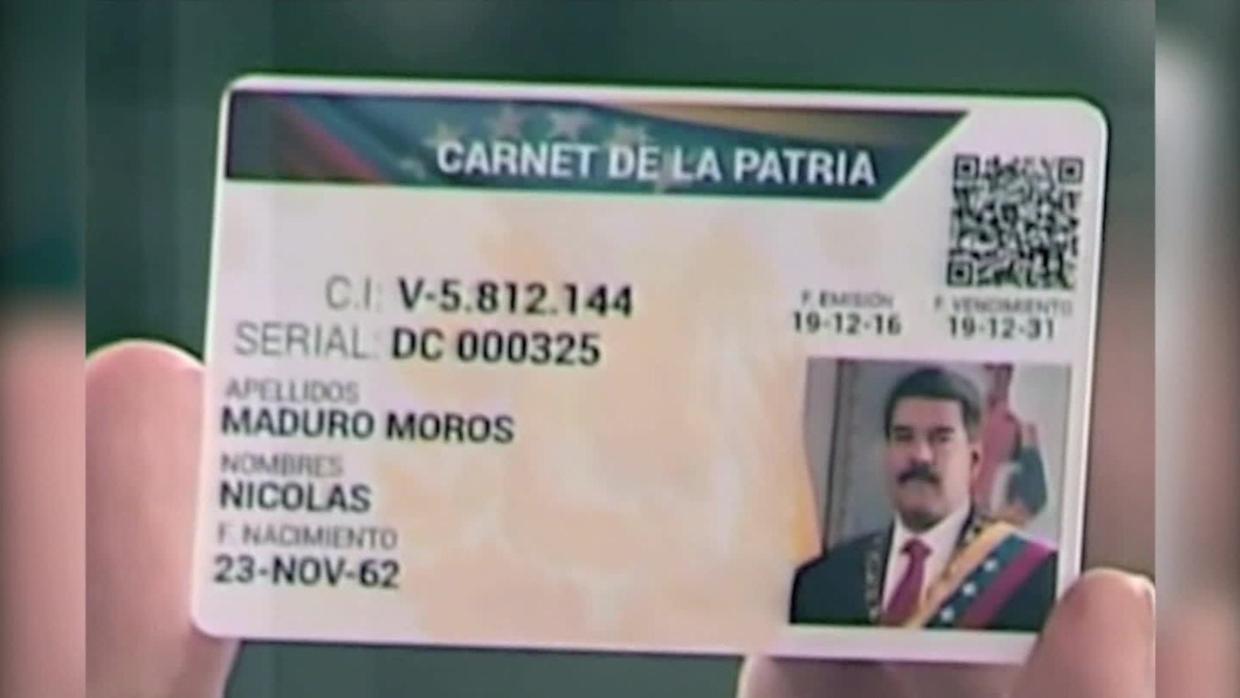 El «carné de la patria» que Maduro utiliza para vigilar a los electores