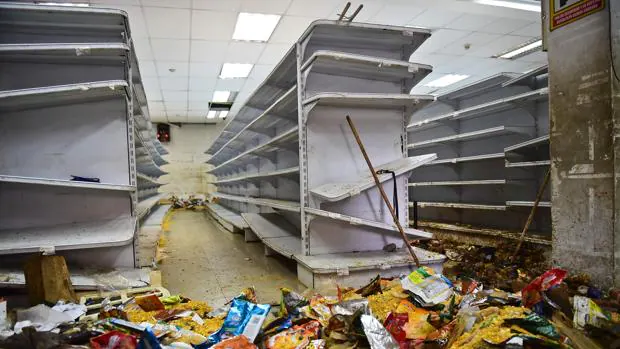Supermercado de Caracas tras haber sido saqueado