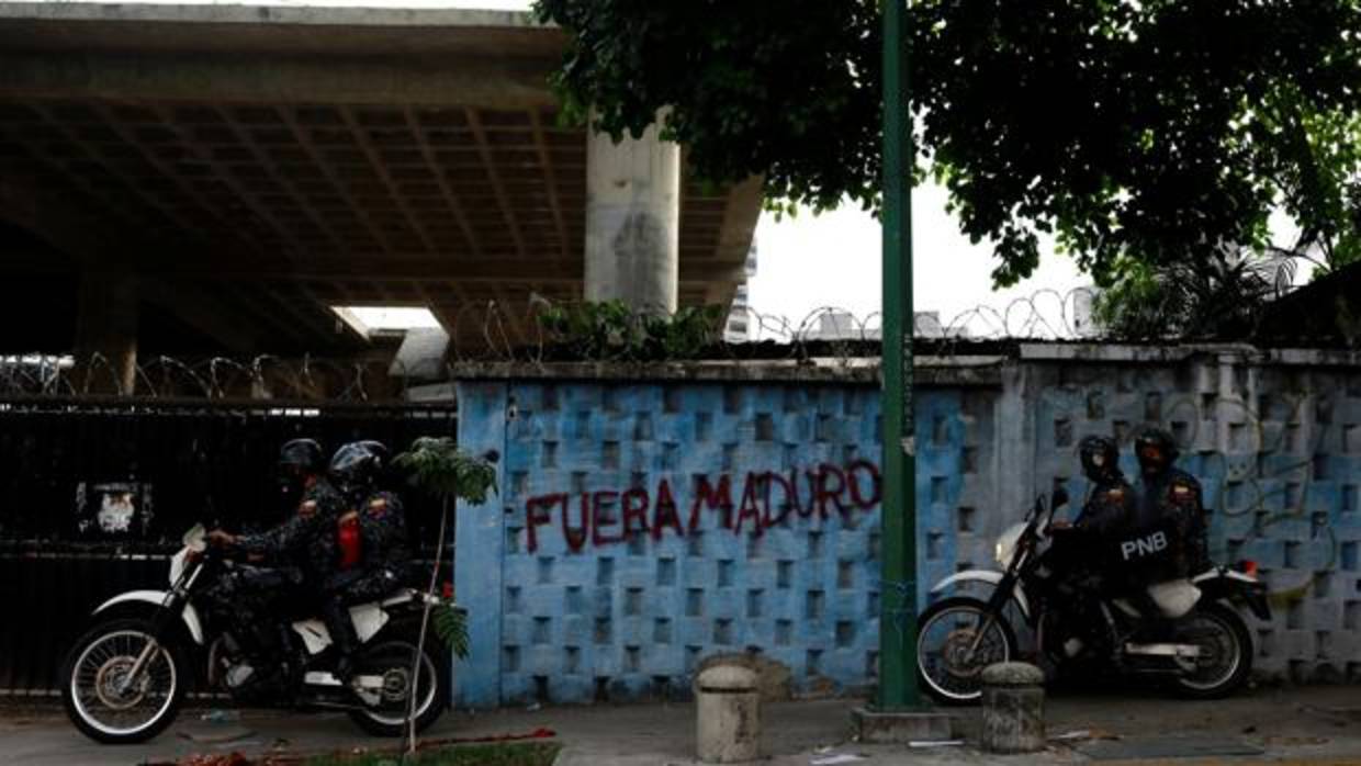 Un grupo de motoristas de la policía venezolana durante la jornada de huelga