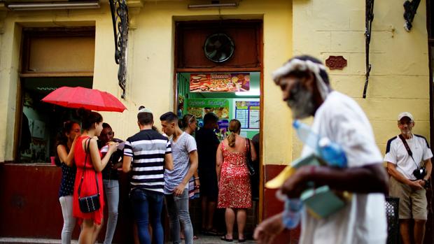 Cuba paraliza las licencias a restaurantes privados y alquileres turísticos