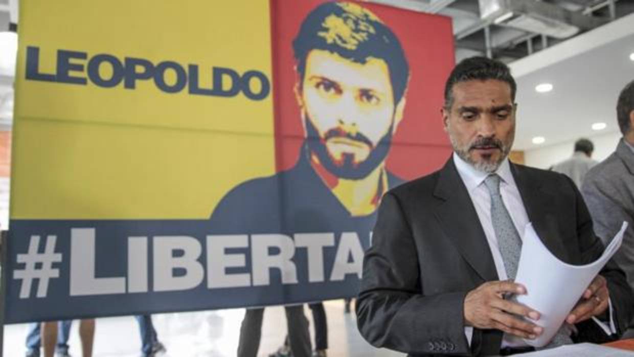 El abogado del opositor venezolano en rueda de prensa