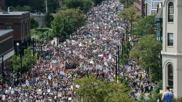 Crece la tensión racial en Estados Unidos tras una nueva marcha en Boston