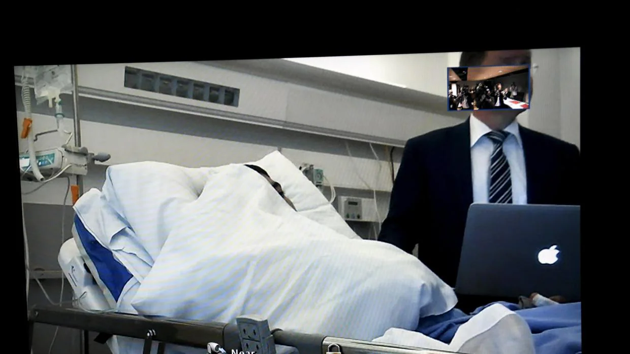 Mechkah durante su comparecencia por videoconferencia desde el hospital