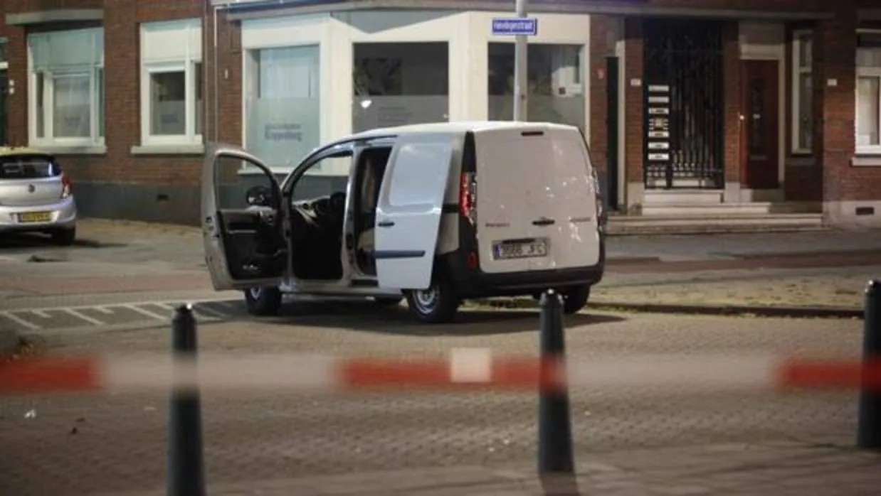 Una furgoneta con matrícula de España portaba bombonas de gas cerca de una sala de conciertos en Róterdam