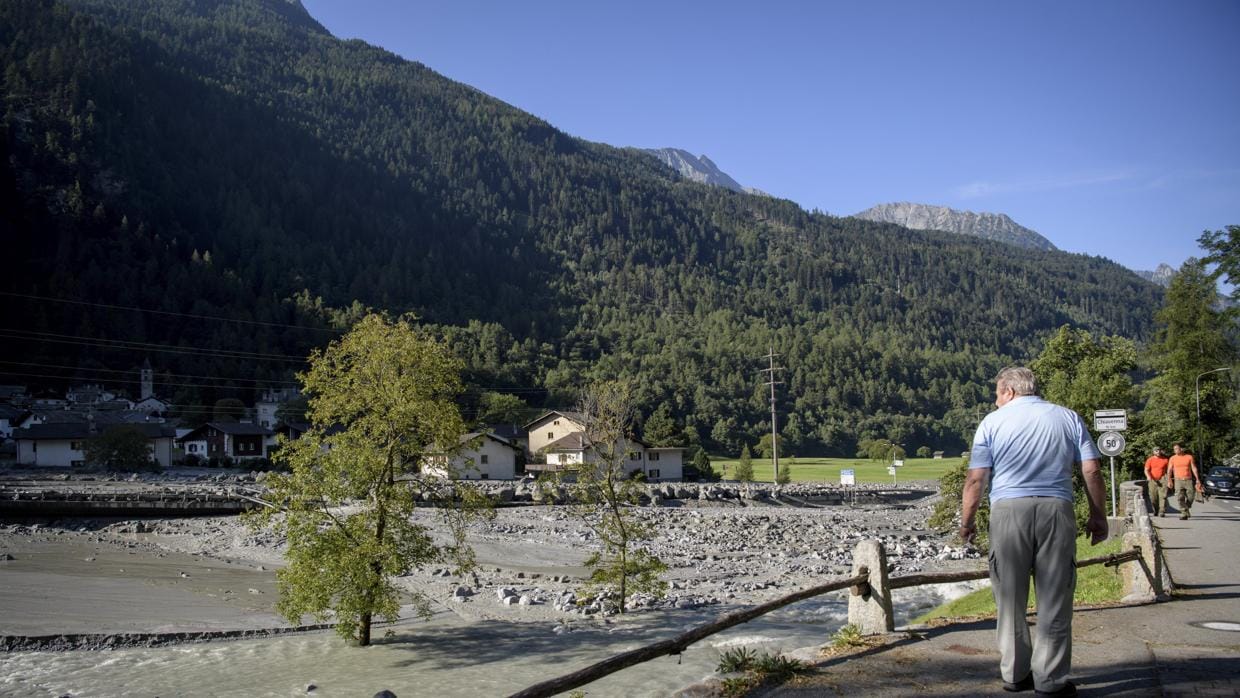 Vista del desprendimiento de tierras en la localidad de Bondo, en Graubuenden, sur de Suiza
