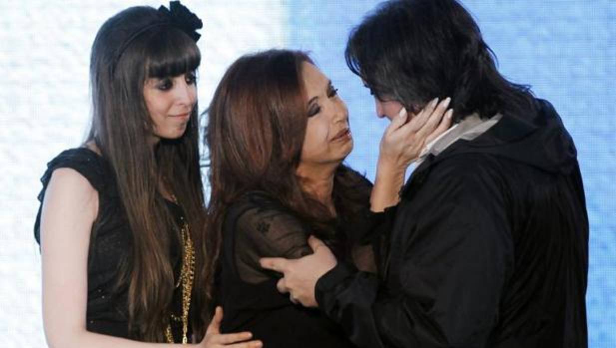 Cristina Fernández y sus dos hijos están siendo investigados