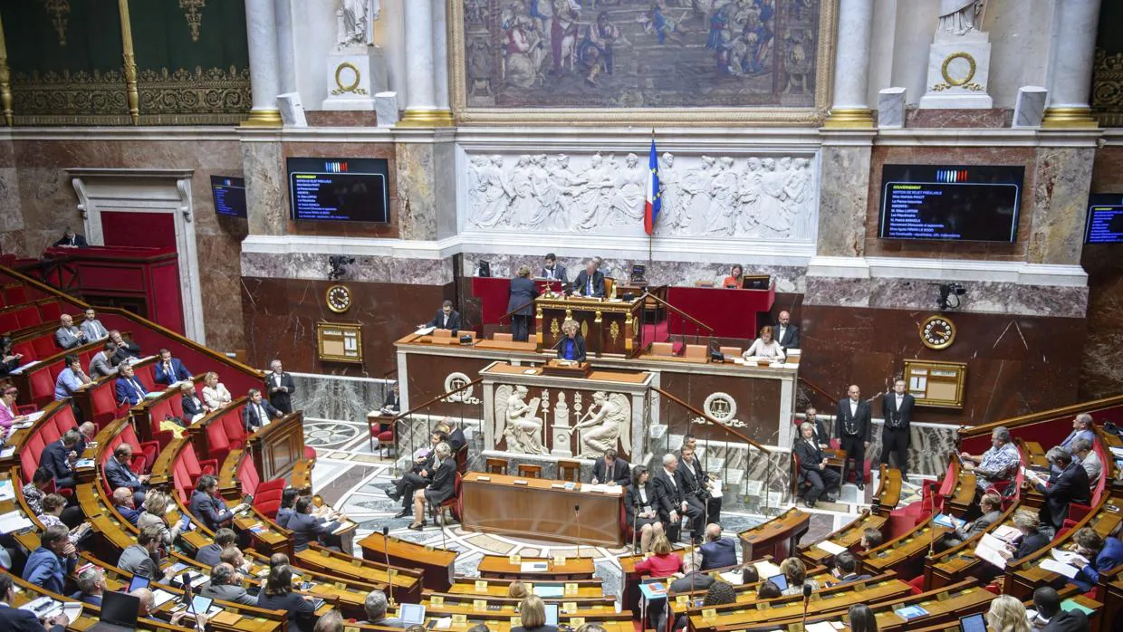 La ministra francesa de Trabajo, Muriel Pénicaud, interviene en un debate sobre la reforma del código laboral en la Asamblea Nacional en París