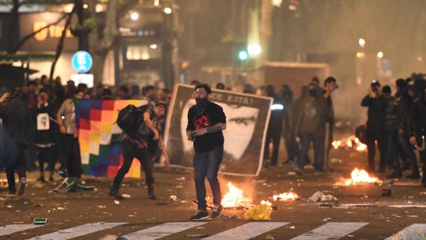 Incidentes entre manifestantes y policía en la protesta por Santiago Maldonado en el sur de Argentina