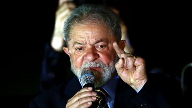 Lula, desgastado, niega ante el juez las acusaciones de corrupción