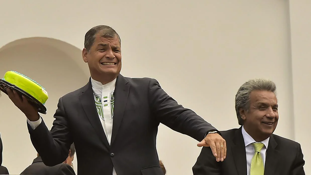 Rafael Correa y Lenín Moreno, en el palacio presidencial de Carondelet, en la ceremonia de traspaso de poderes.