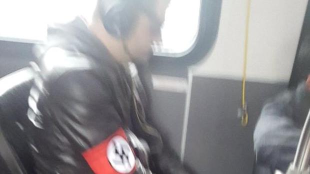 Un nazi de Seattle recibe una paliza tras ser localizado por Twitter