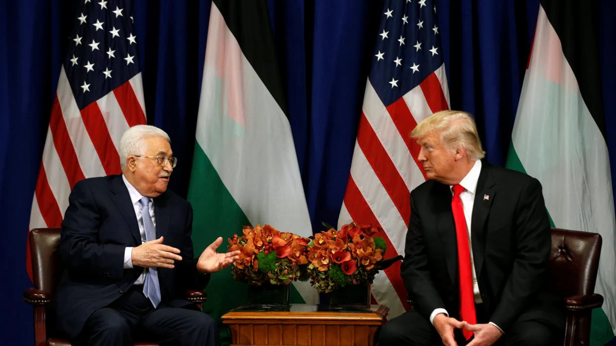 El presidente de EE.UU., Donald Trump y el líder de la autoridad palestina, Mahmud Abbas