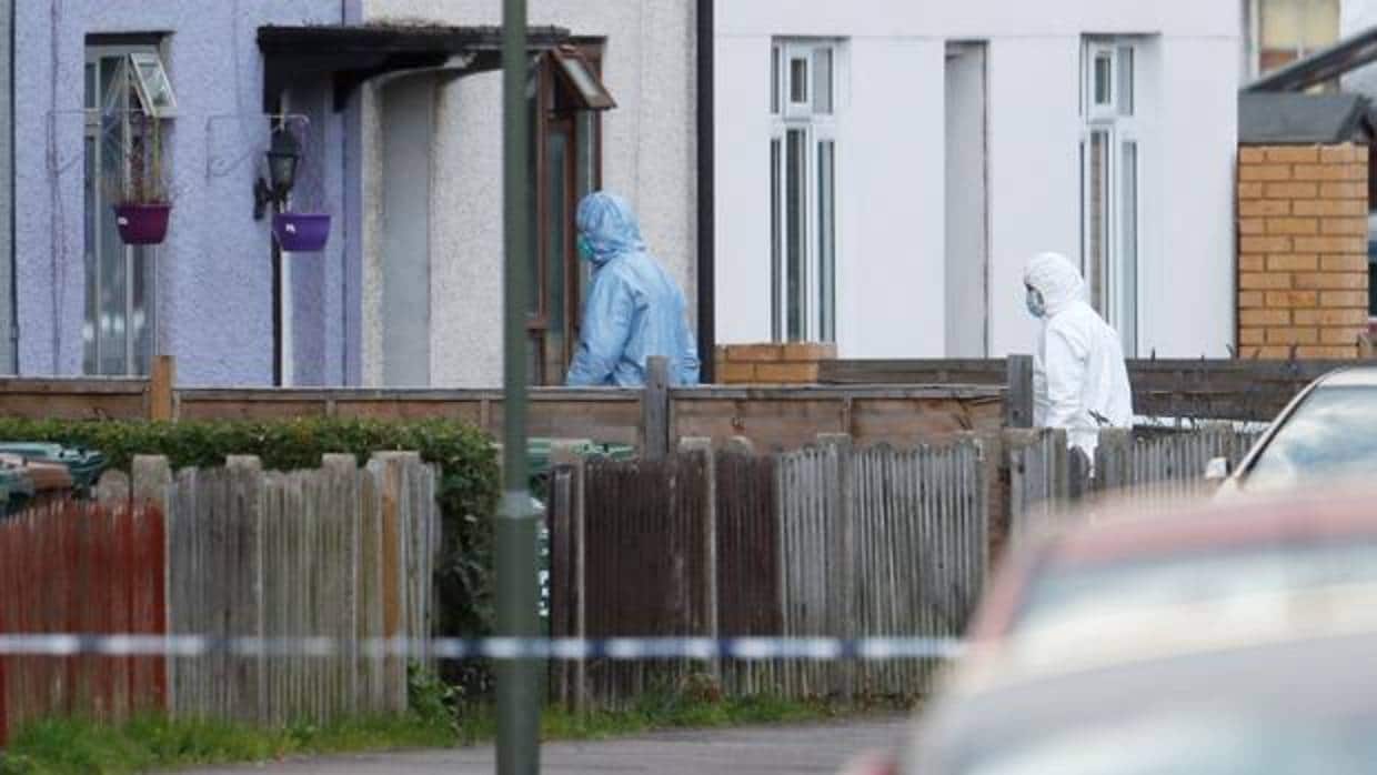 La policía británica durante uno de los registros efectuados tras el atentado