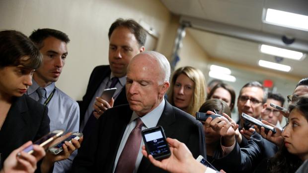 McCain anuncia que volverá a votar en contra de la nueva propuesta para tumbar el Obamacare