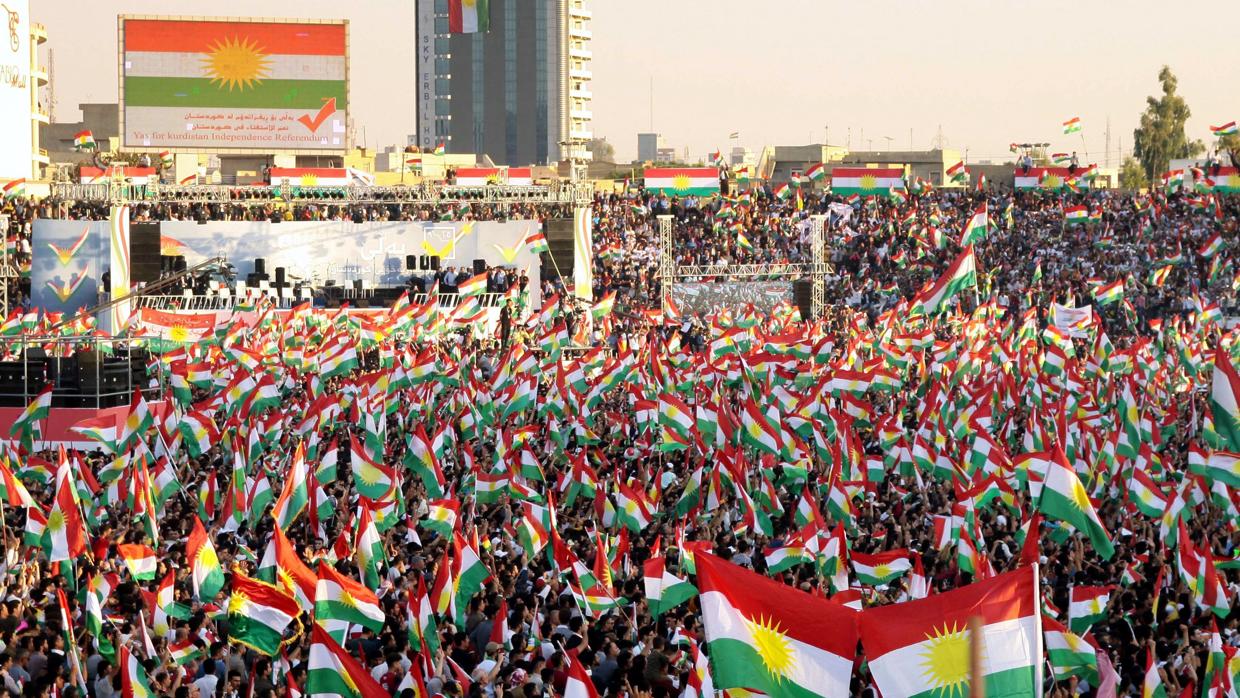 Kurdos iraquíes durante un evento que llama a participar en el referendo de independencia en Ebril