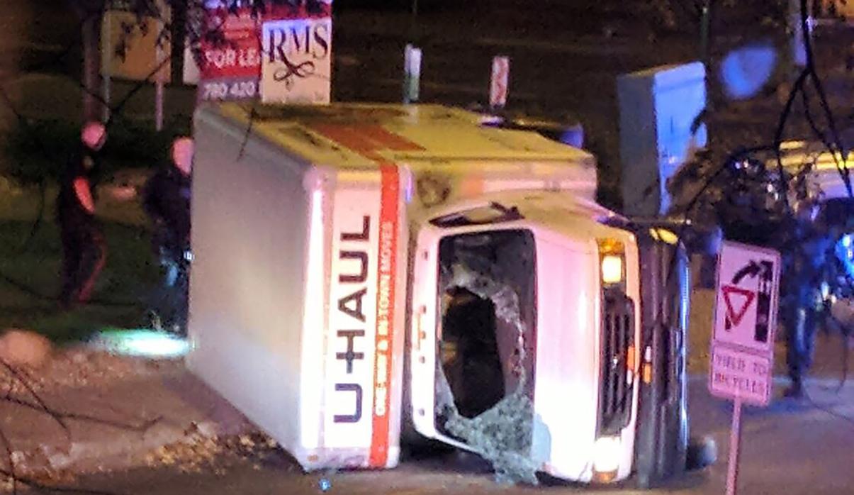 La furgoneta empleada por el presunto terrorista, tras la persecución policial en Edmonton (Canadá)