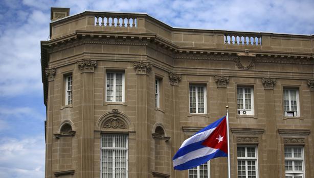 EE.UU. expulsa a 15 diplomáticos cubanos para presionar en la investigación del ataque acústico