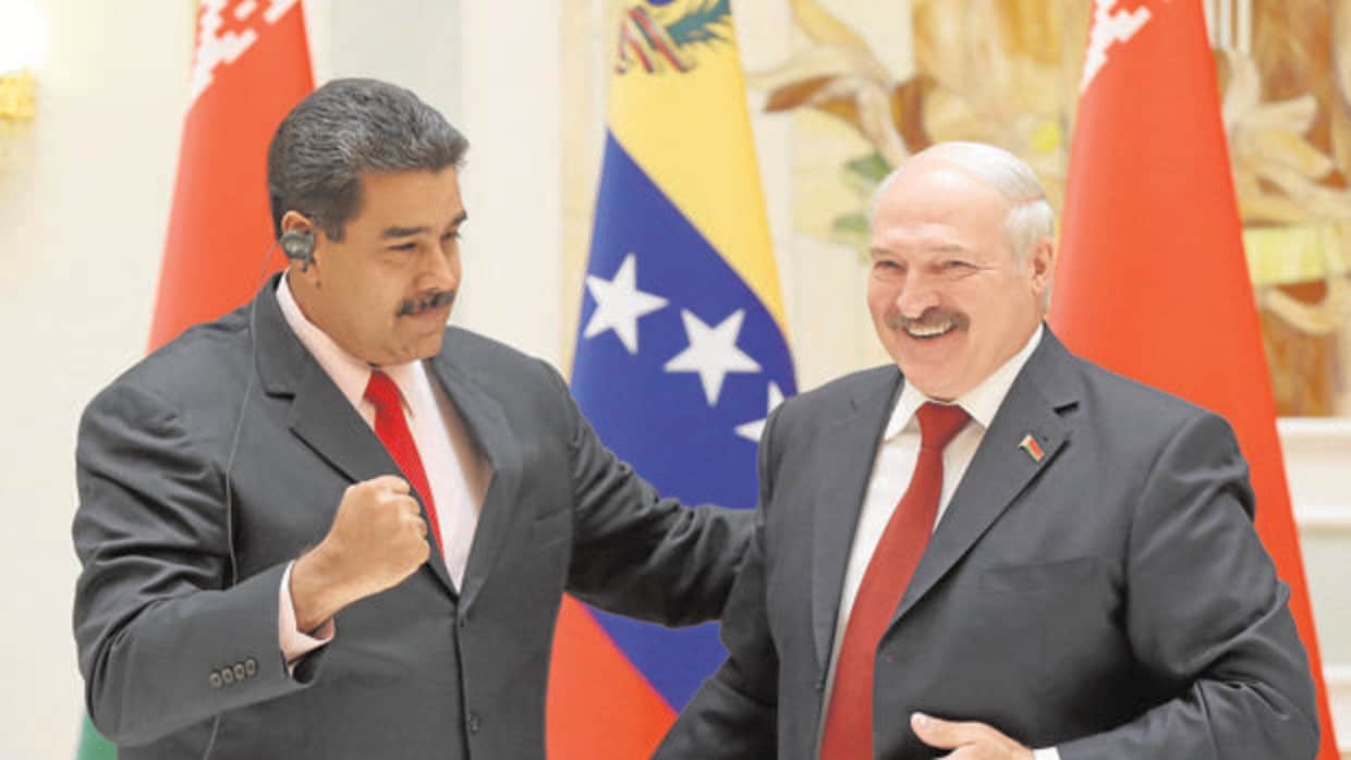 Maduro, junto al presidente Lukashenko, ayer en Minsk