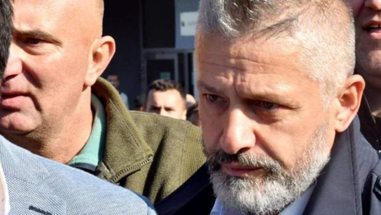 Naser Oric, excomandante bosnio-musulmán, abandona el tribunal de Sarajevo este lunes tras la sentencia absolutoria