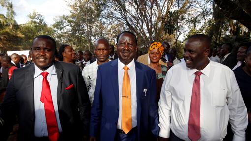El líder de la oposición en Kenia renuncia a las elecciones y aumenta la incertidumbre política