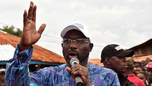 El exfutbolista George Weah toma ventaja en las elecciones de Liberia