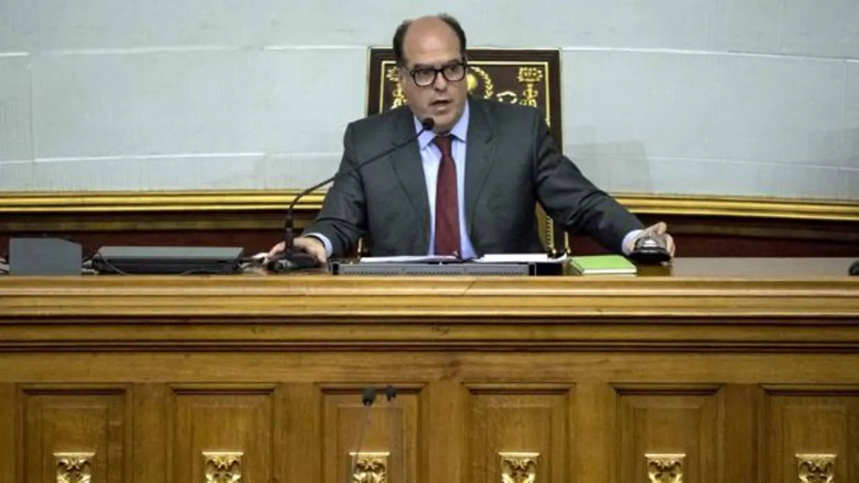 El presidente de la Asamblea Nacional, Julio Broges, habla durante la sesión del Parlamento celebrada hoy